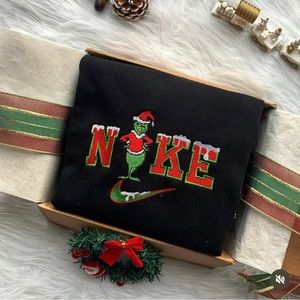 🎄☃️LIMITED EDITING- CHRISTMAS EDITION NIKE
GRINCH EMBROIDERED SWEATSHIRT🎁
